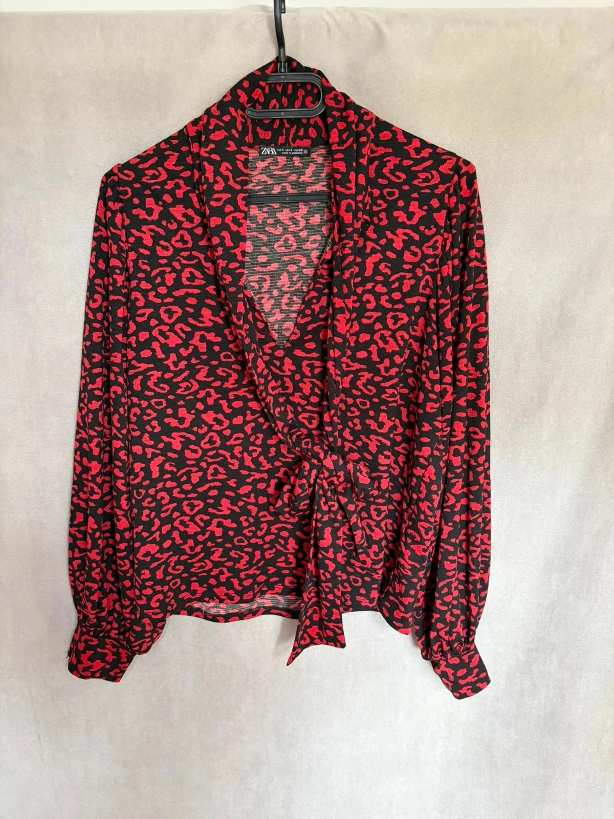 Blouse Zara noire et rouge